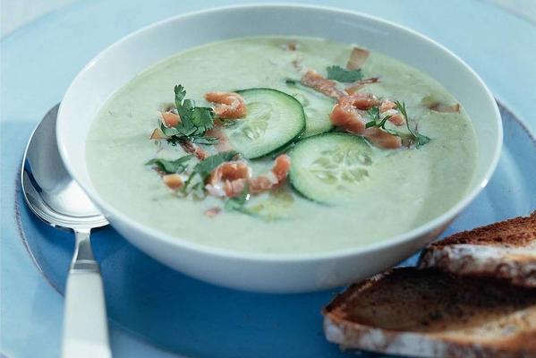cucumber soup with raw ham
