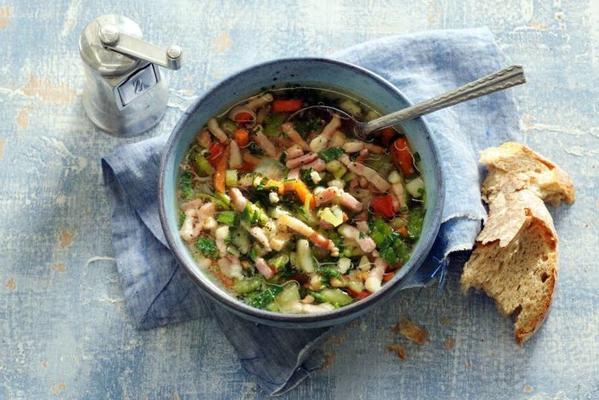 Dutch vegetable soup with bacon