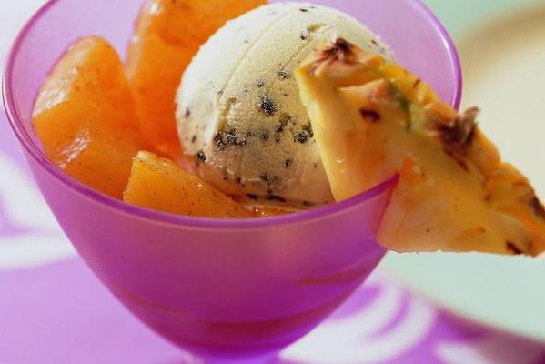 baked pineapple with pepper ice cream