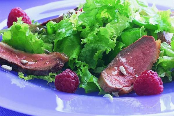 salad with duck breast fillet
