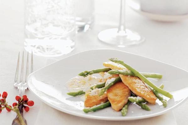 salmon fillet with green asparagus tips