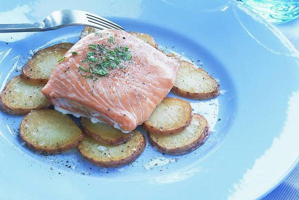 salmon finch with potato in shell