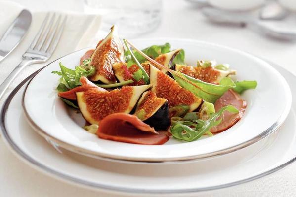 salad with smoked duck breast fillet and figs