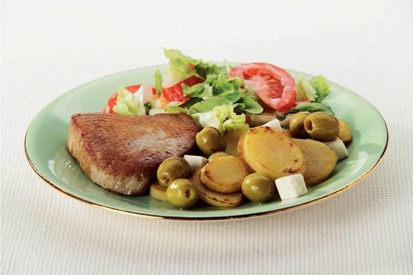 tuna steaks with Greek potatoes