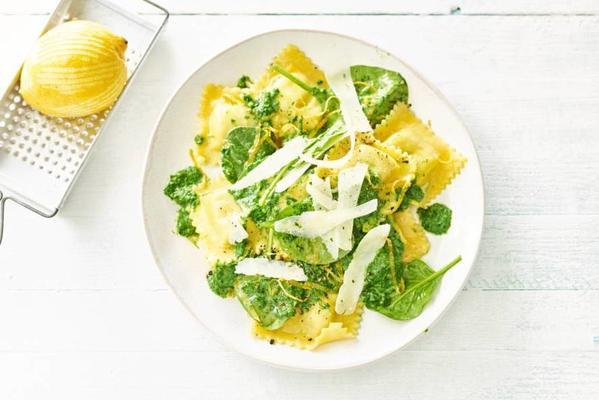 gluten-free ravioli with spinach, cream and lemon