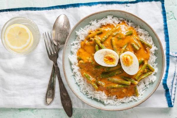 curry with pumpkin sauce, green beans and egg