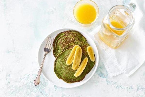 green smoothie pancakes from chickslovefood