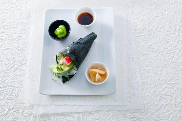temaki sushi (hand-rolled sushi)