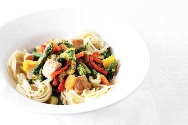 stir-fried salmon with vegetables and spaghetti