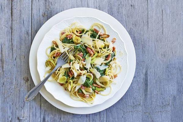 pasta pesto with bacon and spinach
