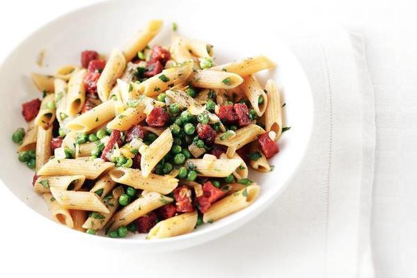 wholegrain penne with chorizo ​​and garden peas