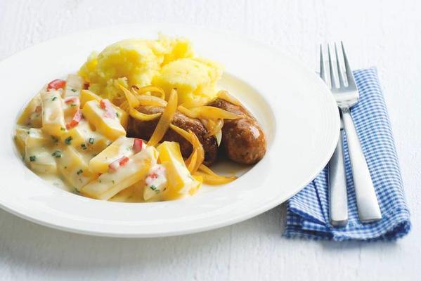 Sausages with swede in paprika sauce
