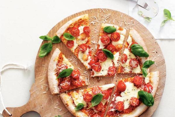 pizza tomato and mascarpone