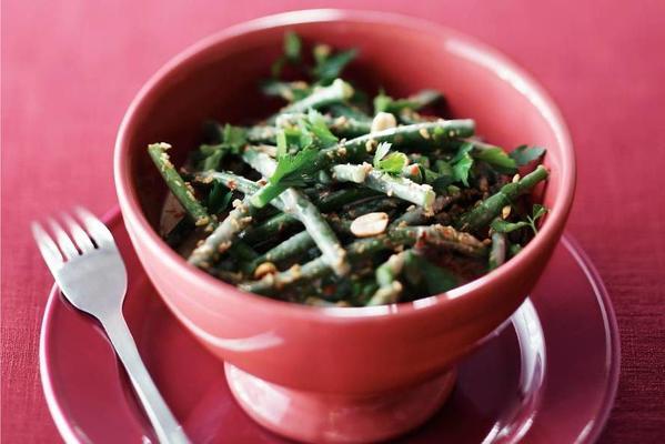 green beans in spicy coconut