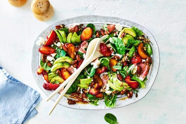 salad with roasted plums and dried ham