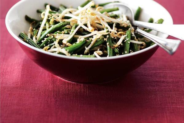 green beans with bean sprouts and sesame