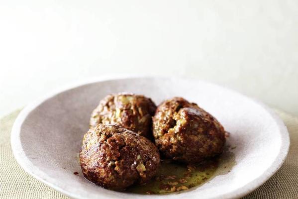 meatballs with curry and onion