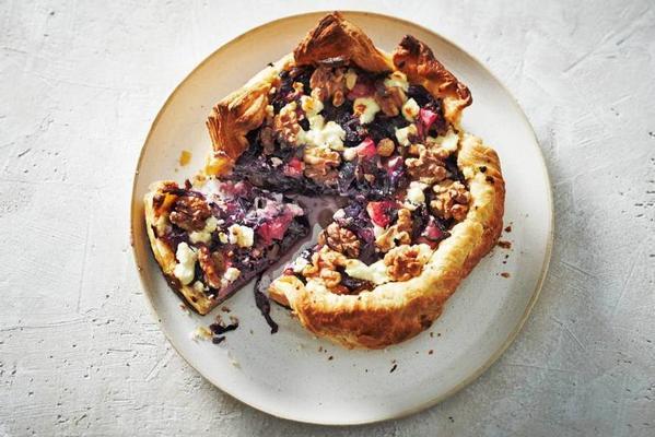 red cabbage pie with goat's cheese
