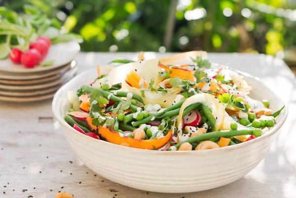 gingerbread salad with spicy radish