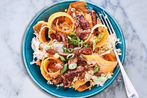 thai noodles with pig strips and carrot ribbons