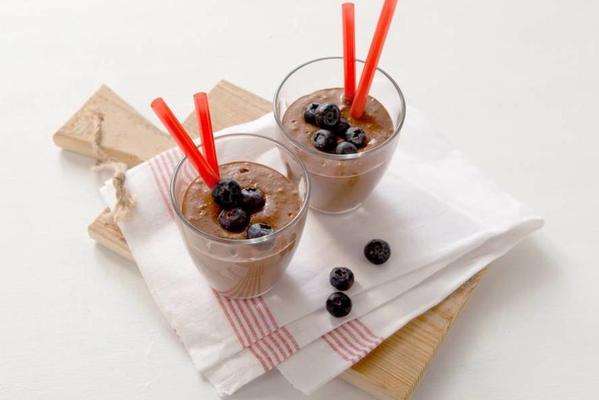 smoothie with raw cocoa