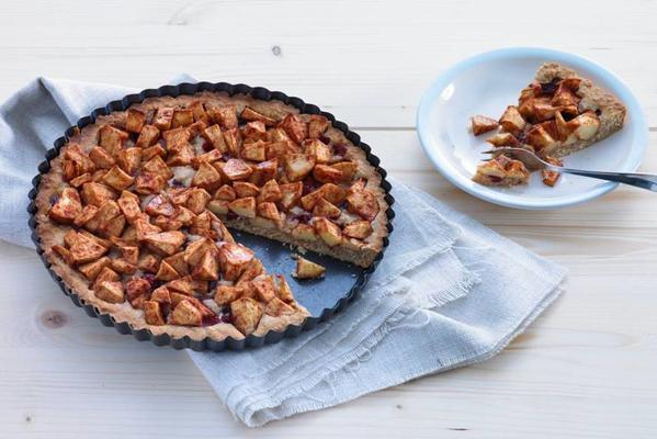 sugar-free apple pie with oatmeal and cranberries