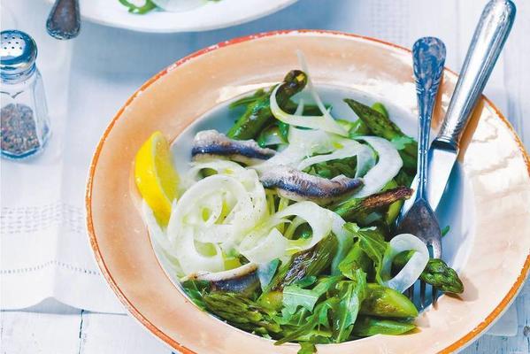 salad with green asparagus and anchovies