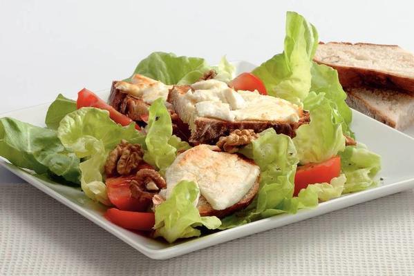 goat cheese salad with nut honey bread
