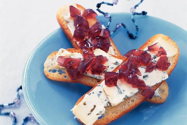 toast with spicy cheese and wine jelly