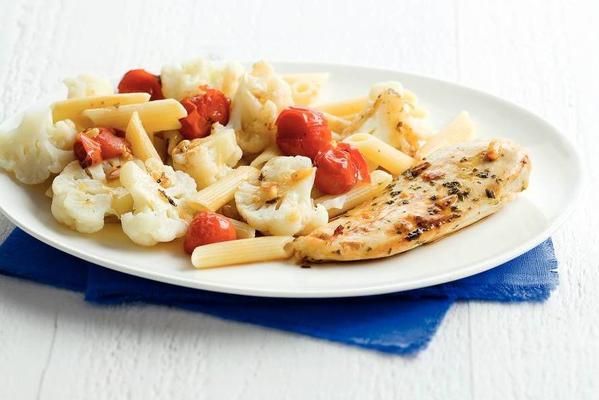 chicken fillet with penne, cauliflower and tomatoes