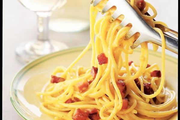 spaghetti with egg and bacon