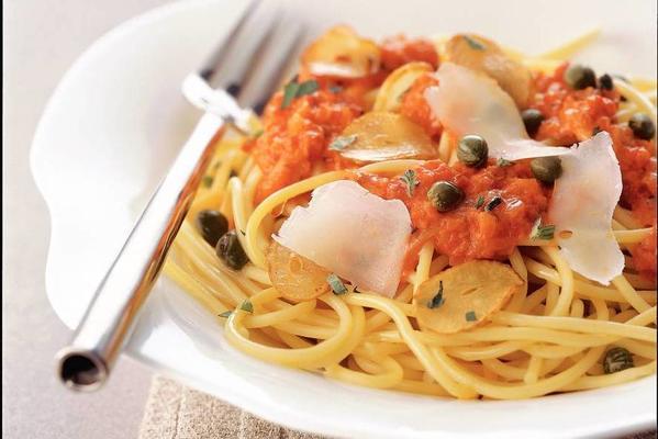 spaghetti with roasted pepper sauce