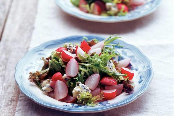 radish salad with bluefin cheese