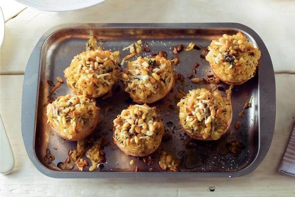 stuffed onions with rice and pine nuts