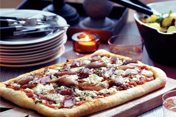 plate pizza with shallots and goat cheese