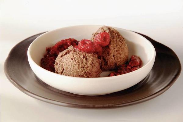 chocolate mousse with raspberry sauce