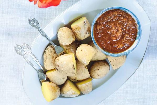 potatoes with herb dip