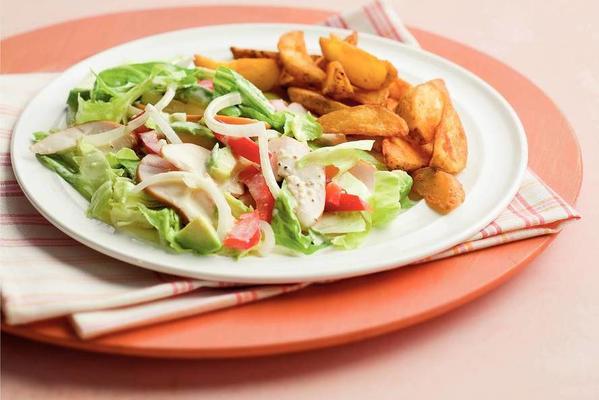salad with smoked chicken and potato wedges
