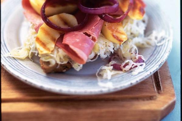 sauerkraut on pastrami sandwich