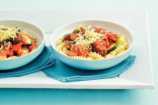 fusilli with vegetable-cheese sauce