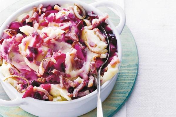 beetroot stew with bacon and apple