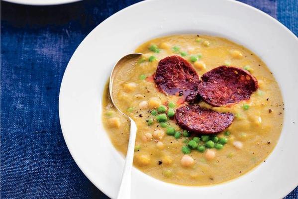 pea soup with chorizo ​​and chickpeas
