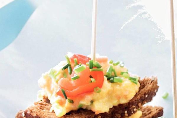 pincho with salmon scrambled eggs