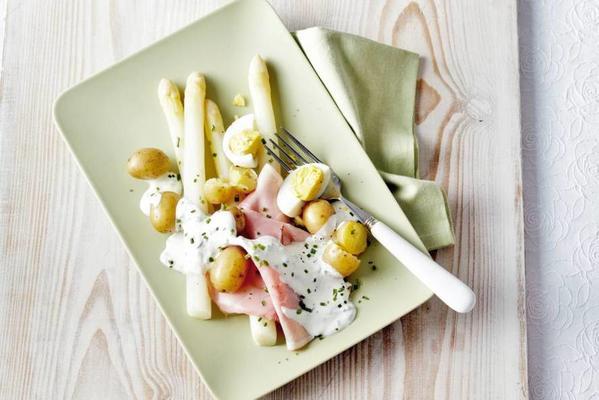asparagus with ham and chive sauce