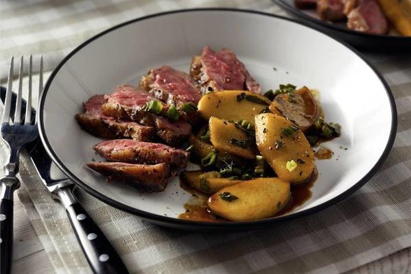 duck breast fillet with apples and syrup