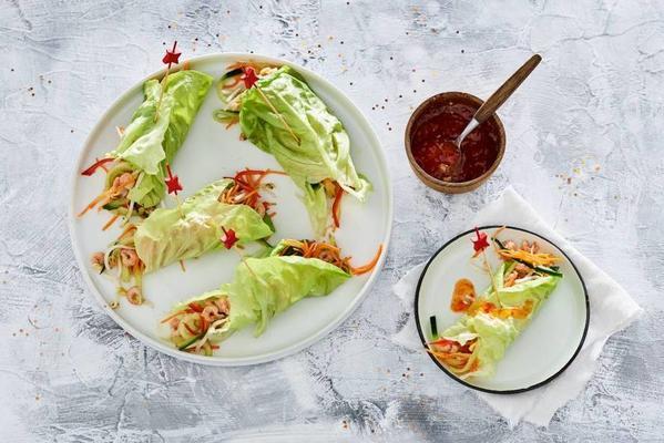 springroll of lettuce with shrimps