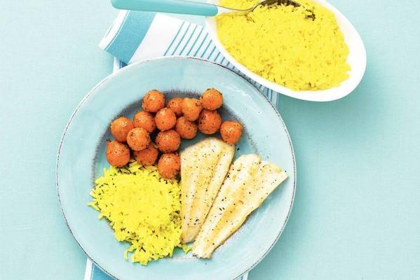 fish with yellow rice and carrot