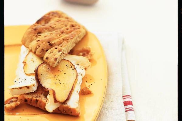 goatbrie and pear sandwich