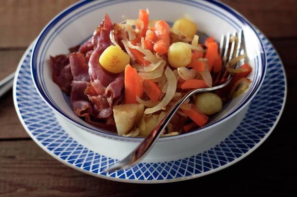 stir fry stew with celeriac and pastrami