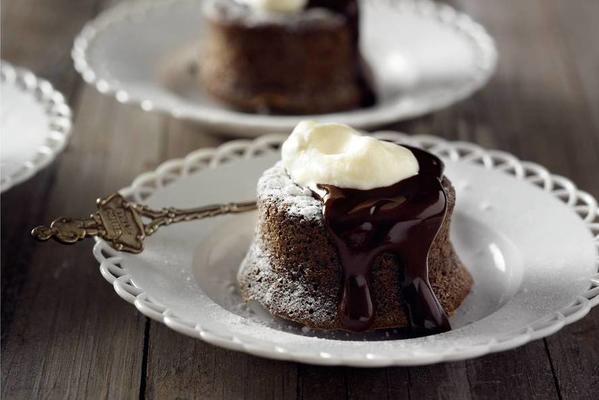 chocolate cakes with hot chocolate sauce